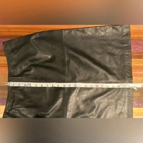 Ann Taylor Black Leather Knee Length Skirt, size 8P - Picture 8 of 9
